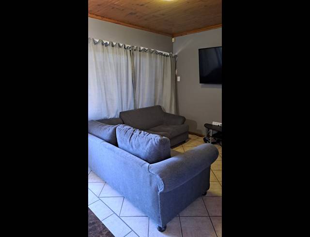 2 BEDROOM APARTMENT FOR SALE IN JEFFREYS BAY CENTRAL